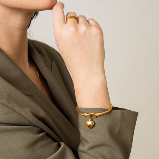 Sophie – Bracelet Orné d’un Pendentif Cœur Doré