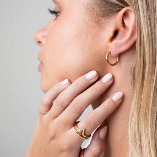 Kelly – Boucles Huggie Texturées