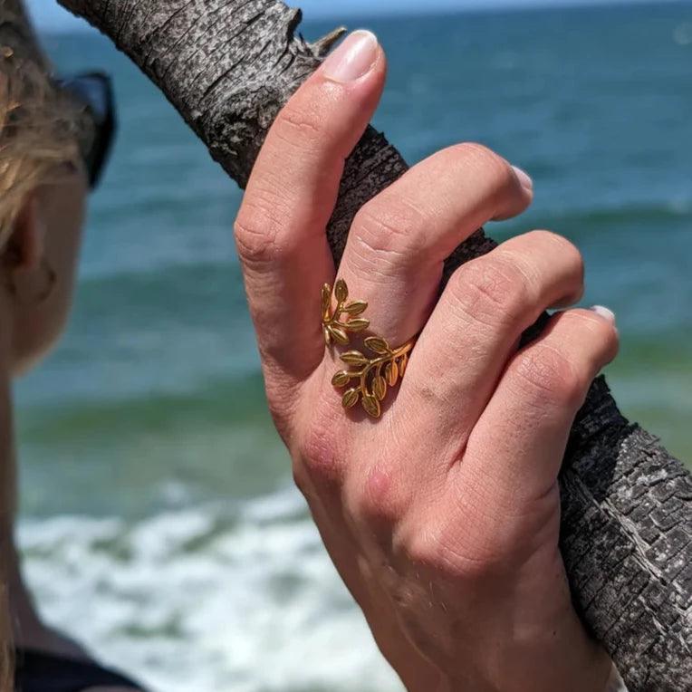 Aris – Bague Minimaliste Ouverte en Acier Titane