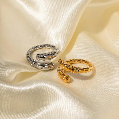 Helena – Bracelet Martelé Vintage en Acier