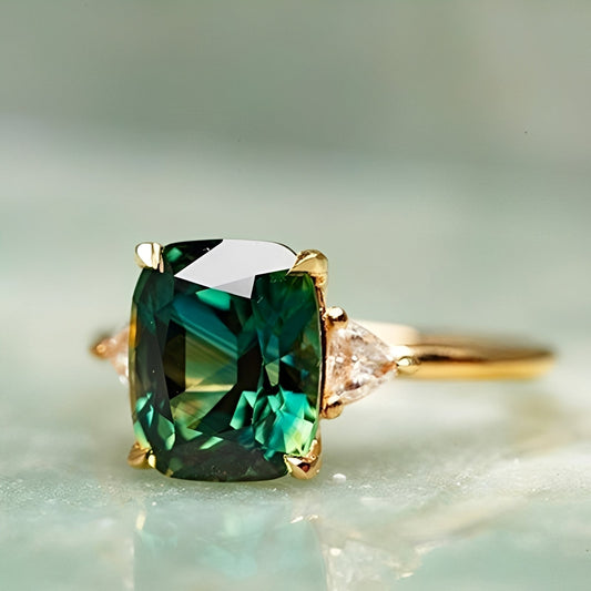 Emerie – Bague de Zircon Vert en Or