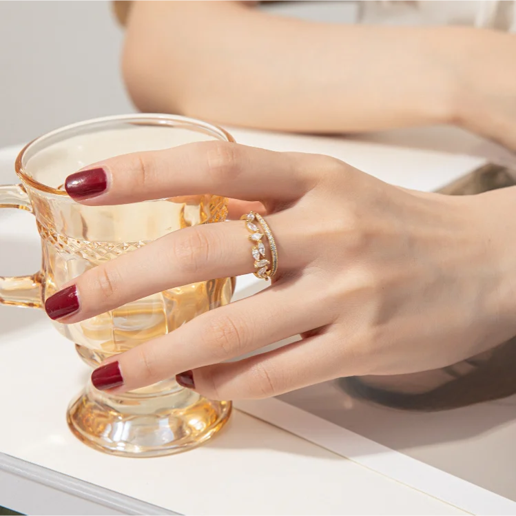 Mia – Bague en Or avec Cristal Étincelant