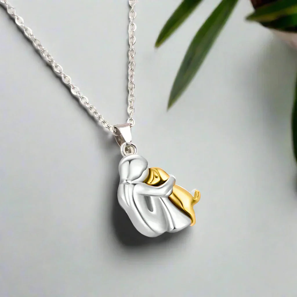 Lumière – Collier avec Pendentif Câlin