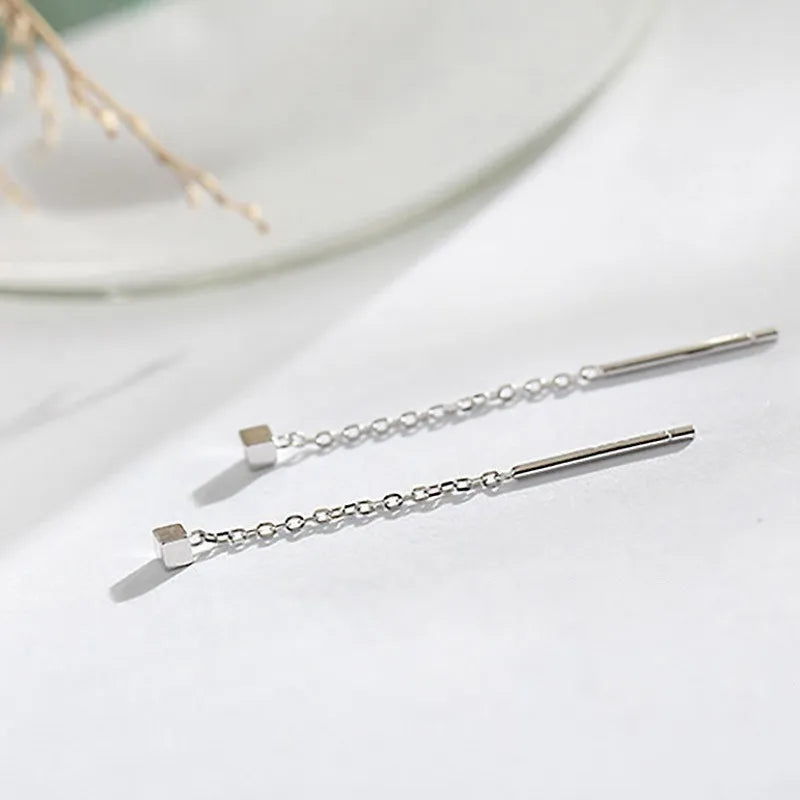 Kaelen – Boucles d'Oreilles Cube et Glands Élégants