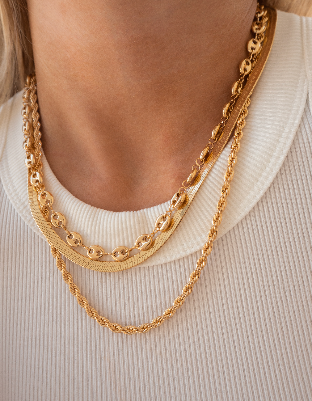 Collier à couches avec chaîne ovale