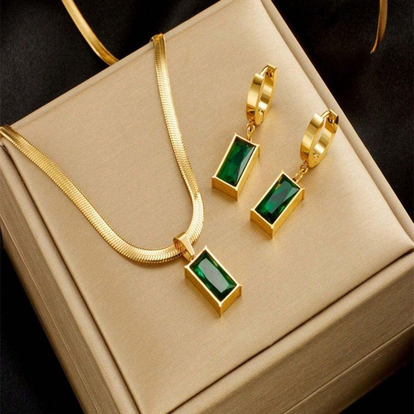 Thea – Pendentif Émeraude et Zircon sur Chaîne Luxe Lumière