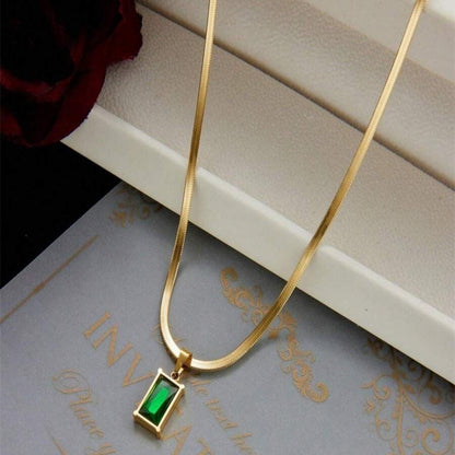 Thea – Pendentif Émeraude et Zircon sur Chaîne Luxe Lumière