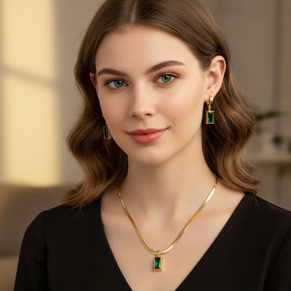 Thea – Pendentif Émeraude et Zircon sur Chaîne Luxe Lumière