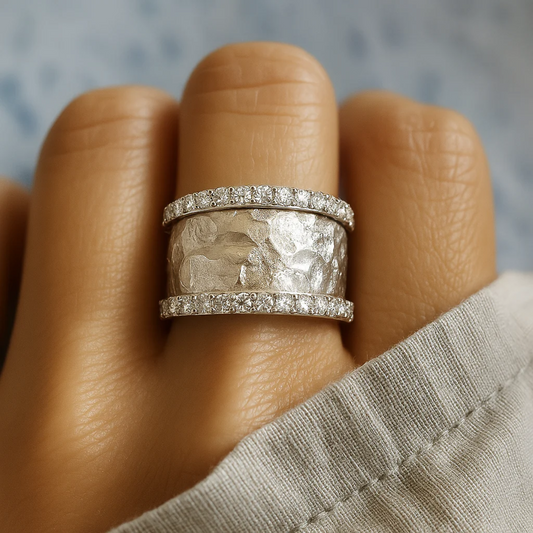 Enora – Bague Vintage Argentée Sertie de Zirconium