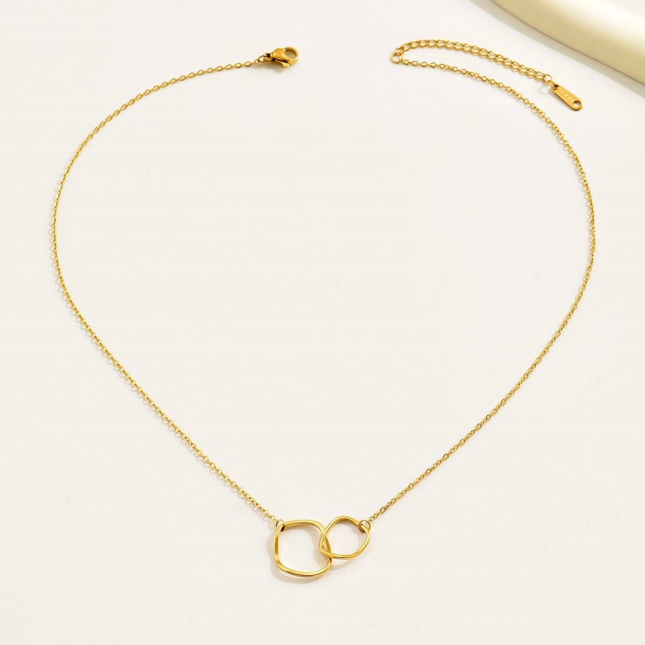 Collier Double Nœud - Pendentif Entrelacé Élégant