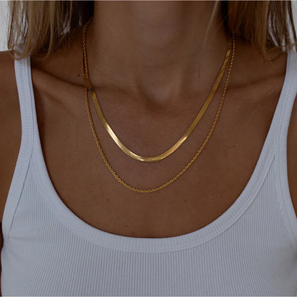 Alina – Collier Torsadé Double Couches en Os de Serpent