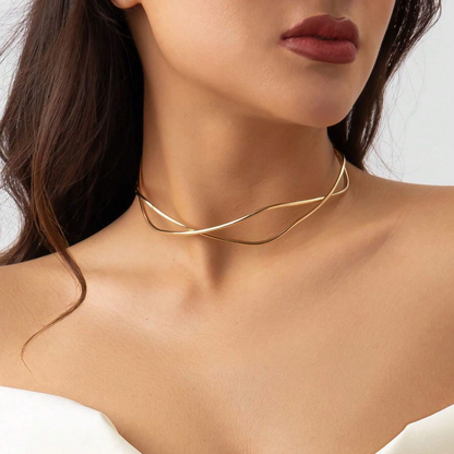 Collier en fil torsadé – Choker moderne au design torsadé