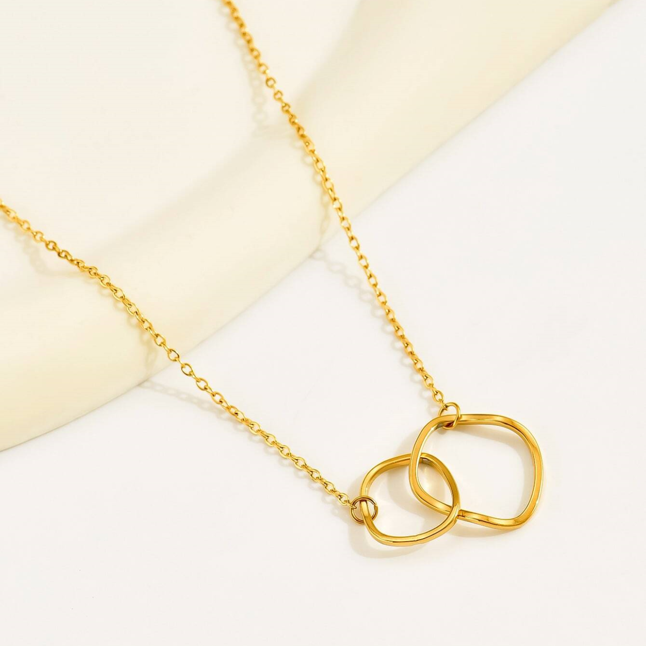 Collier Double Nœud - Pendentif Entrelacé Élégant