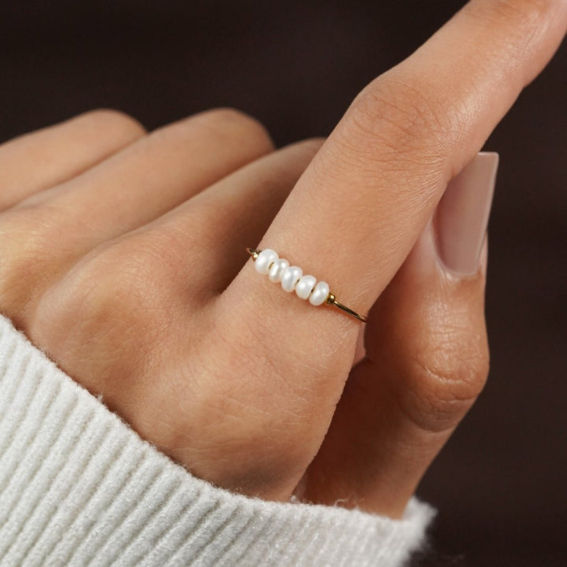 Bague en perles d'eau douce miniatures