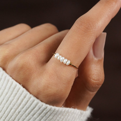 Bague en perles d'eau douce miniatures
