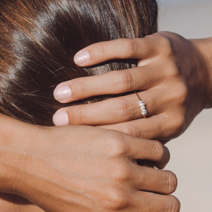 Bague en perles d'eau douce miniatures