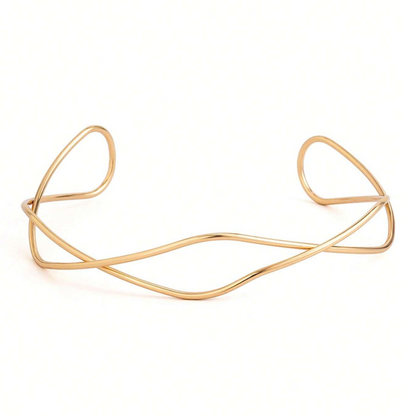 Collier en fil torsadé – Choker moderne au design torsadé