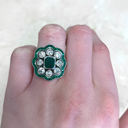 Margie – Bague Vintage avec Émeraude et Détail Doré