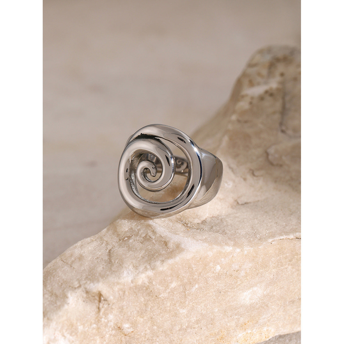 Britney – Bague Torsadée Élégante