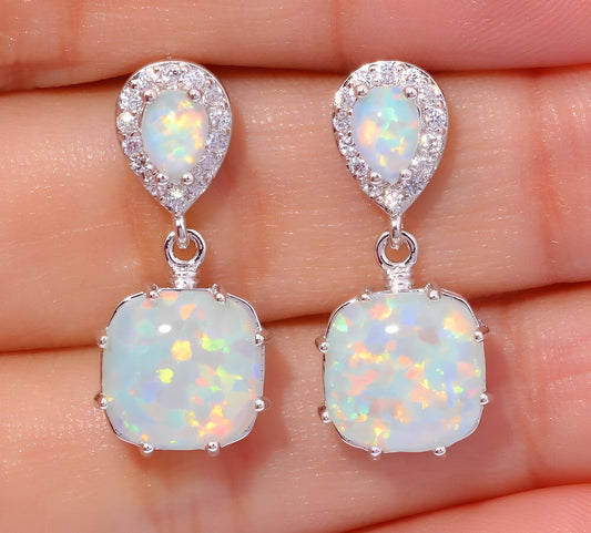 Lena – Boucles en Opale de Feu Blanche
