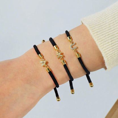 Calla – Bracelet Initiale Gravée Ajustable