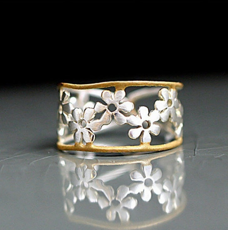 Merina – Bague Fleur de Marguerite Asymétrique