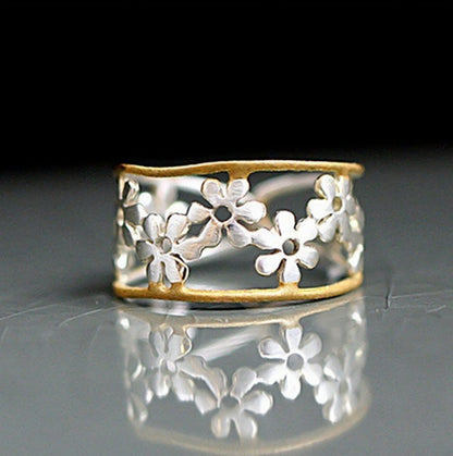 Merina – Bague Fleur de Marguerite Asymétrique