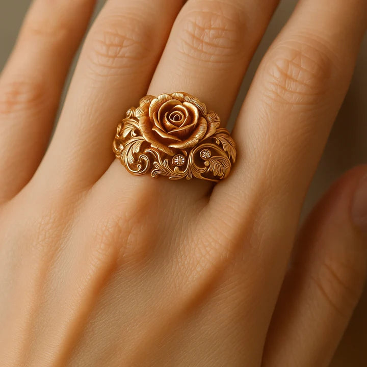 Isaline – Bague Fleur Dorée Élégante