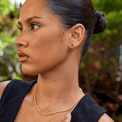 Anaya – Boucles d’Oreilles Créoles Triples Dorées