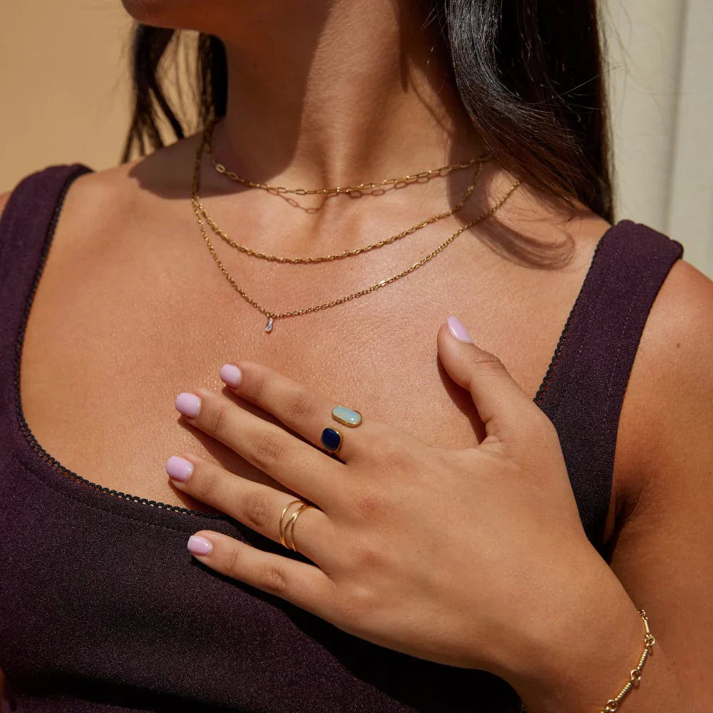 Olympe – Bague Rétro Ouverte Dorée Effet Émaillé