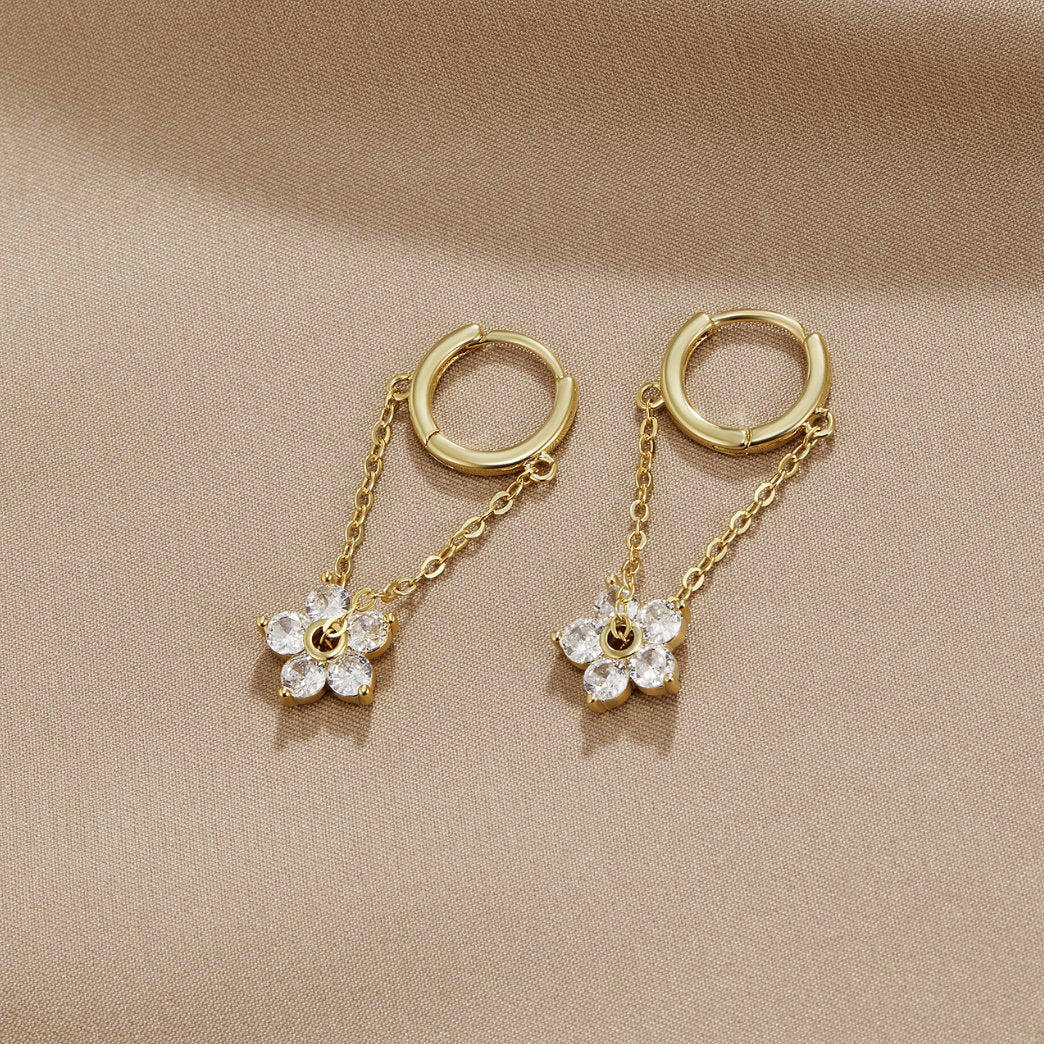 Rhea – Boucles d’Oreilles Pétales de Cristal