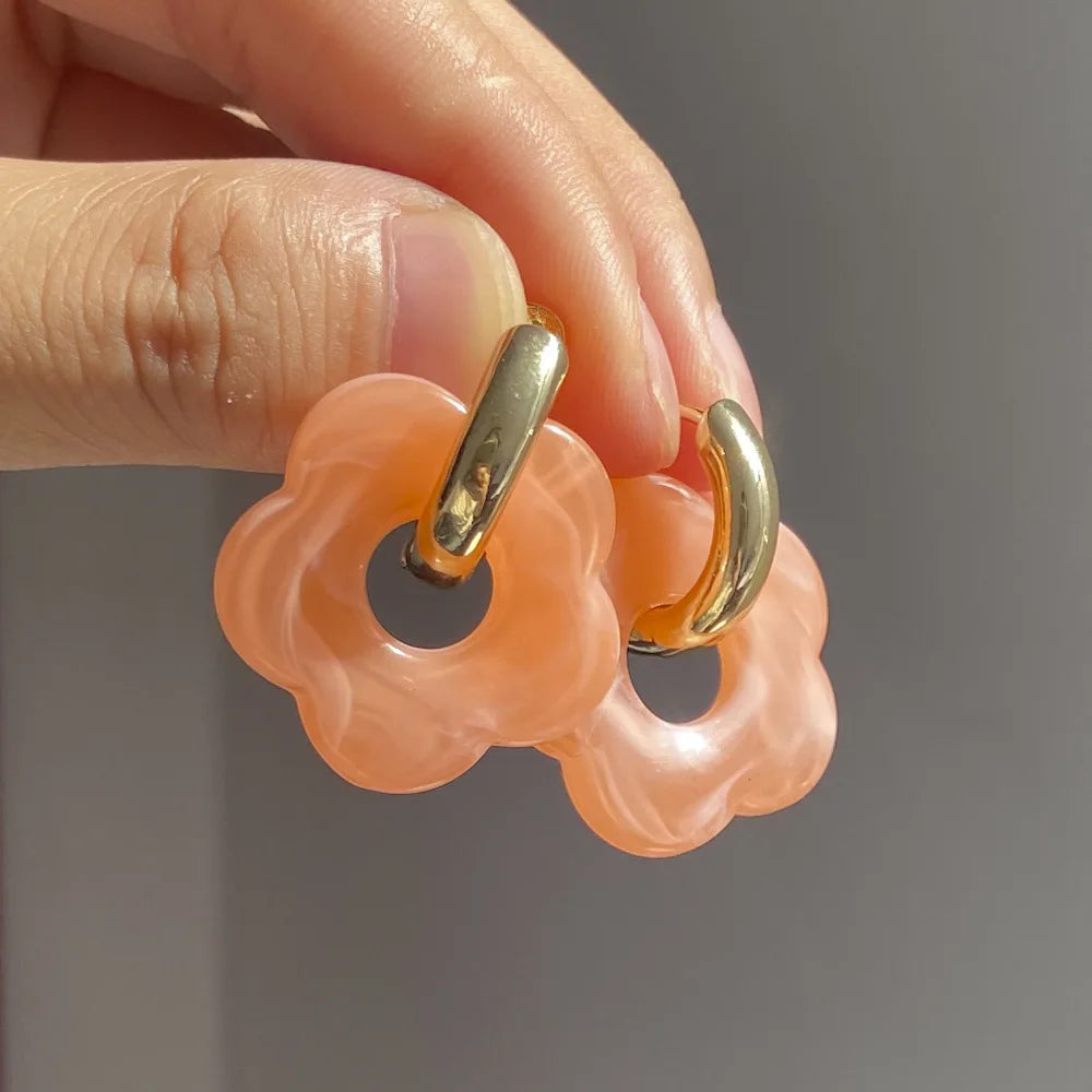 Florella – Créoles Fleur en Résine Élégante
