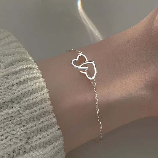 Amara – Bracelet Porte-Bonheur à Double Cœur