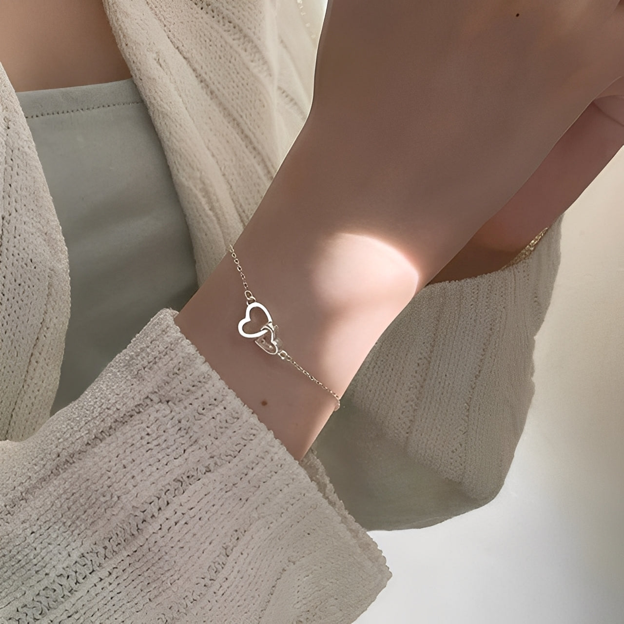 Amara – Bracelet Porte-Bonheur à Double Cœur