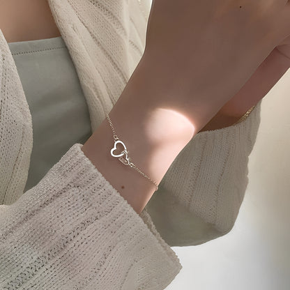 Amara – Bracelet Porte-Bonheur à Double Cœur