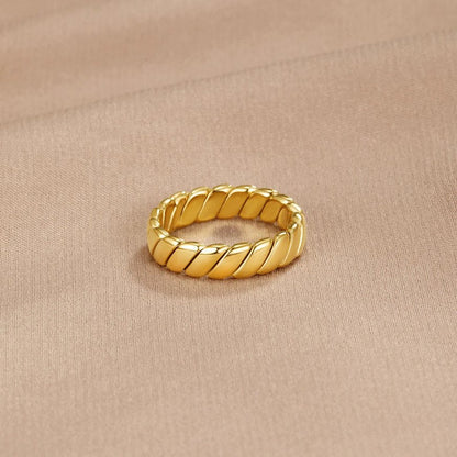 Calira – Bague Infini Torsadée Dorée