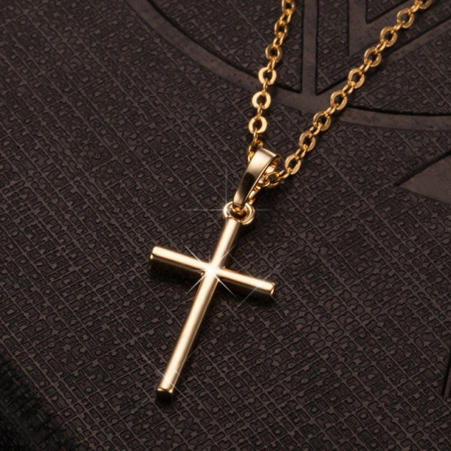 Celestia – Collier avec Pendentif Croix Raffiné