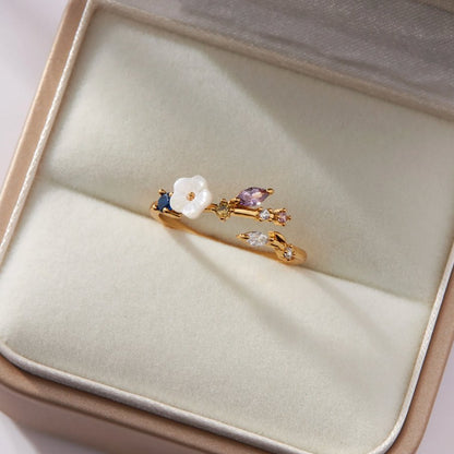 Leah - Bague en or avec fleurs cristallines blanches