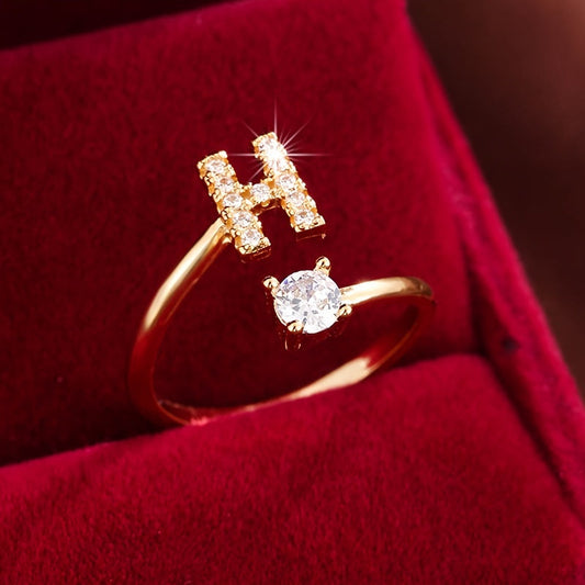Nova – Bague Moderne Ouverte avec Initiale et Cubic Zirconia