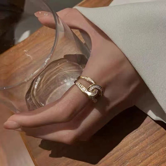 Delara – Bague élégante à nœud raffiné
