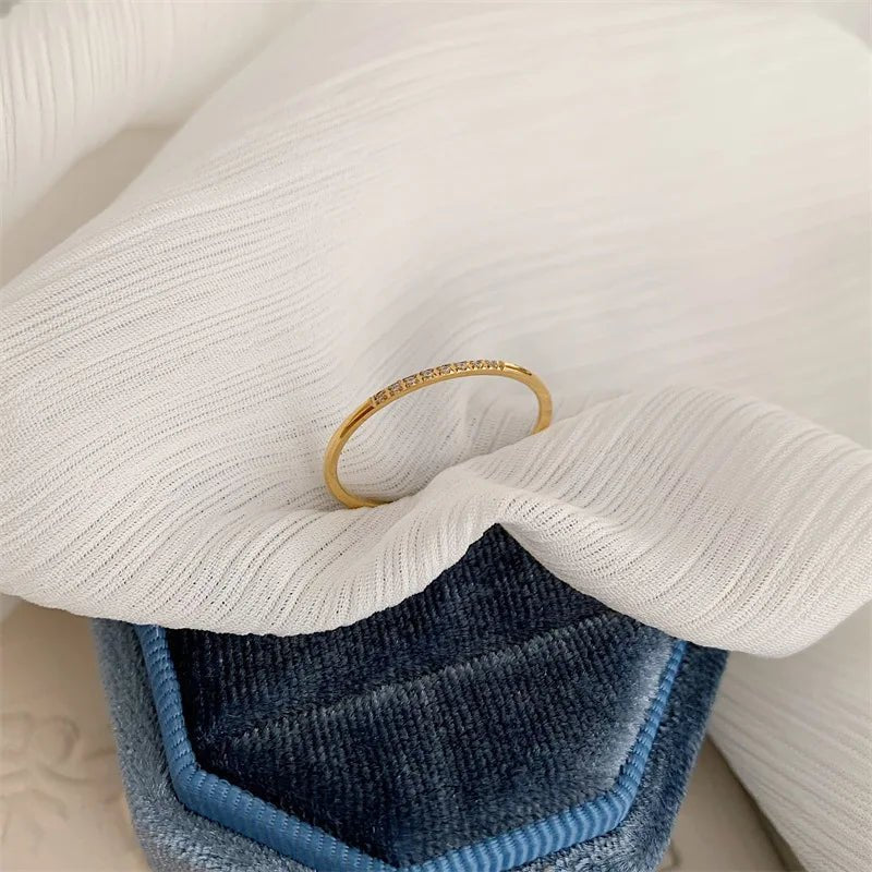 Alana – Bague Fine à Diamants Mottlés