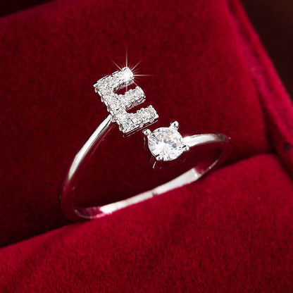 Nova – Bague Moderne Ouverte avec Initiale et Cubic Zirconia
