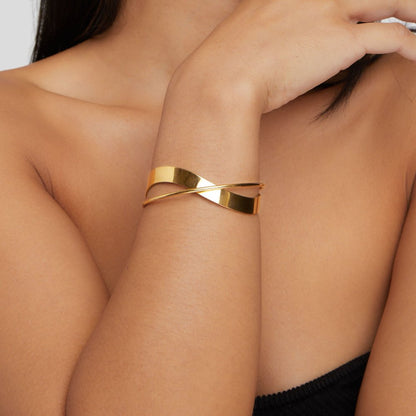 Arielle – Bracelet Jonc Doré Élégant