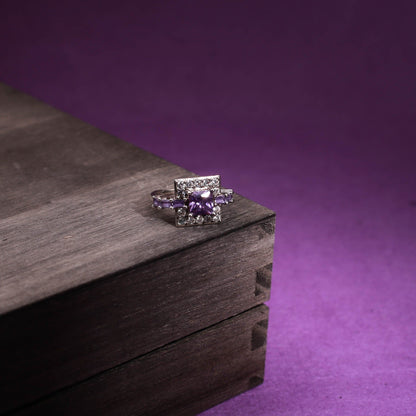Lyra – Bague Carrée en Améthyste Cristal