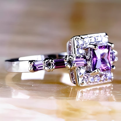 Lyra – Bague Carrée en Améthyste Cristal