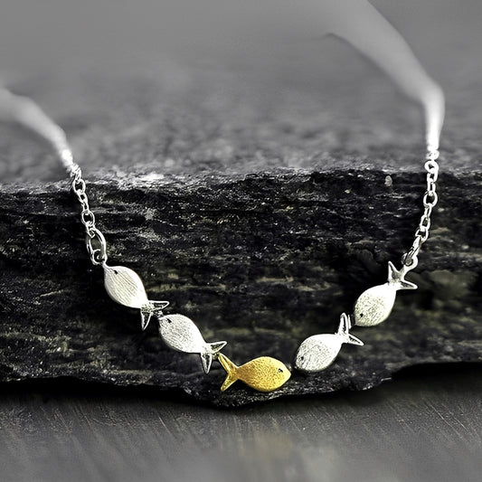 Amandine – Collier Poisson Doré Élégant