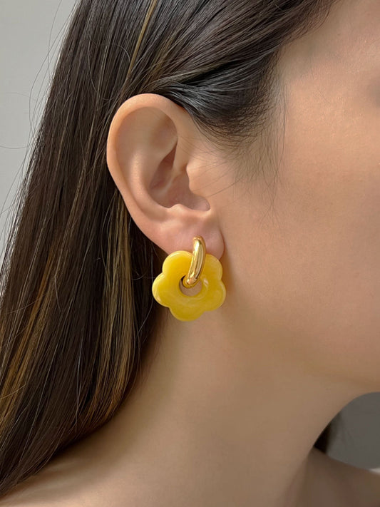 Gelbe Donut- Créoles avec pendentif fleur