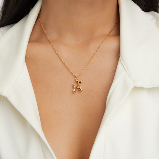 Nerina – Collier Pendentif Chien Ballon Doré