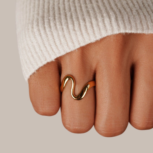 Kaia – Bague Vague Dorée