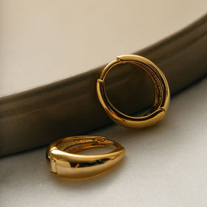 Vanya – Créoles Dorées Évasées Élégantes